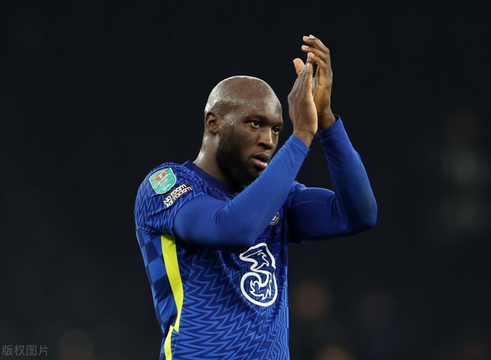 九游网页版-关于足球赛场再起风云：川蜀赤兔队惊险晋级洞庭火箭队，赛场气氛火爆禁区内连续解围的信息