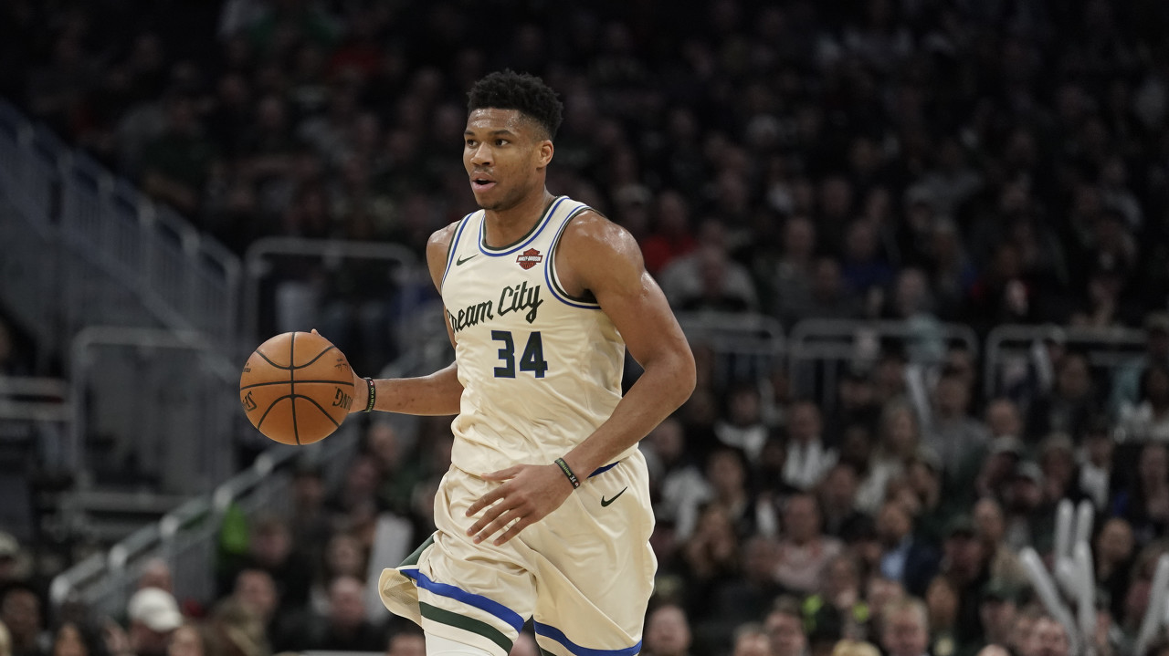 九游官网-中超窗口期走向成谜；密尔沃基雄鹿造点机会；话题不断；轮换策略成焦点的简单介绍